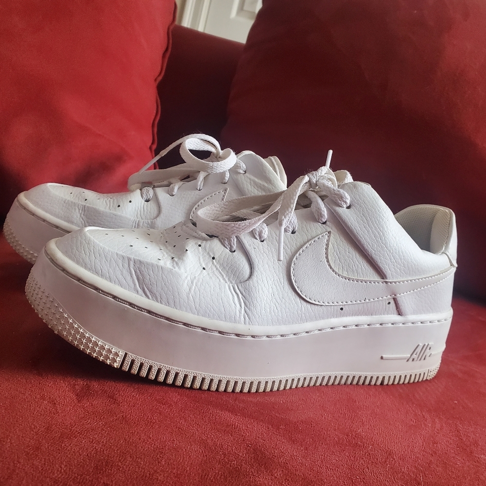 WMNS AIR FORCE 1 SAGE LOW "Triple White" size 9
